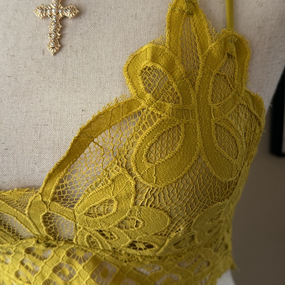 Lace embroidered bralette crop top - Picture 7 of 7